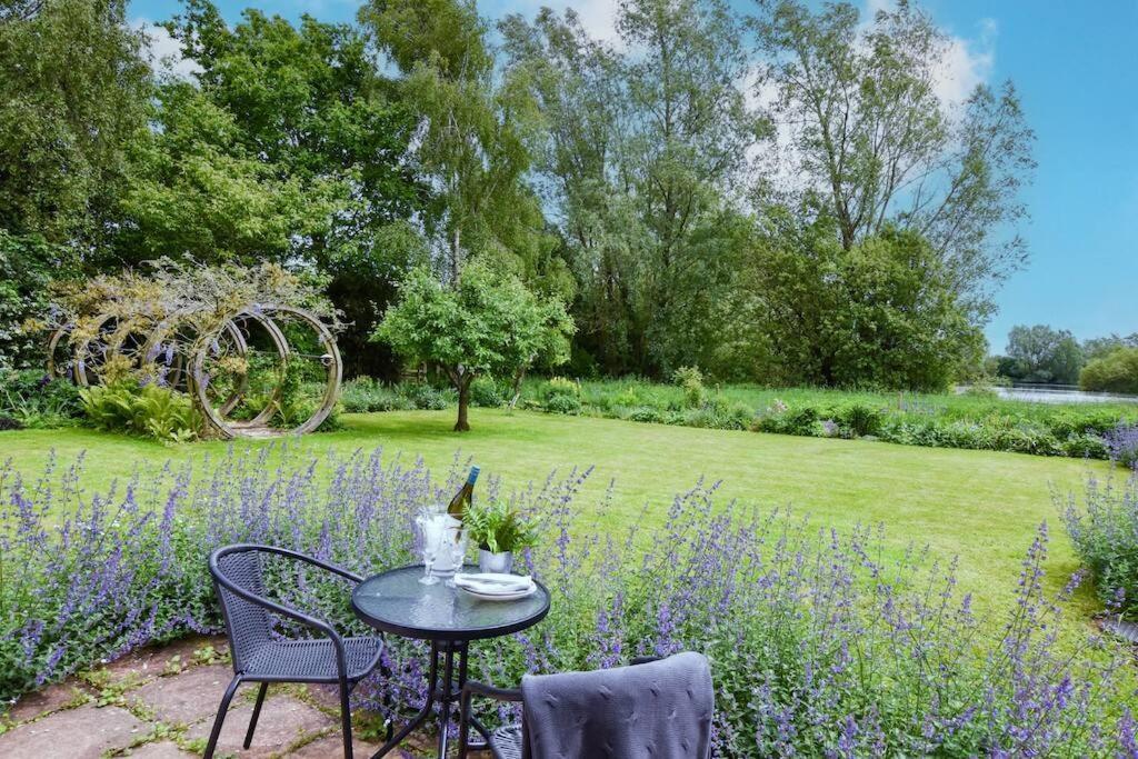The Hideaway @ Flagham Cottage. ملمسبوري المظهر الخارجي الصورة